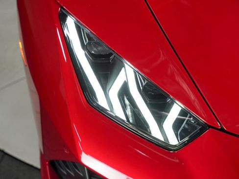 Used 2021 Lamborghini Huracan EVO image 12