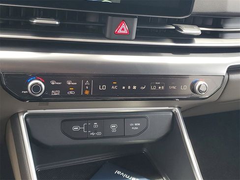 New 2026 Kia Carnival image 17