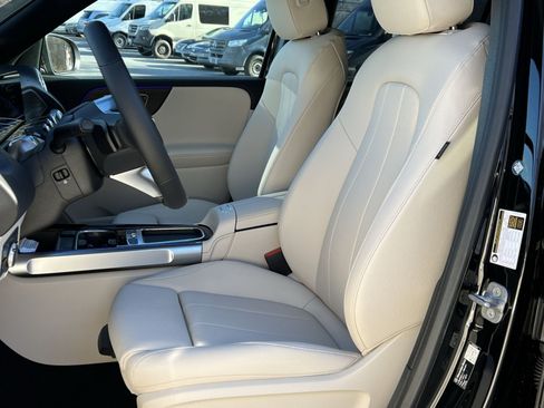 Used 2026 Mercedes-Benz GLB 250 4MATIC image 11