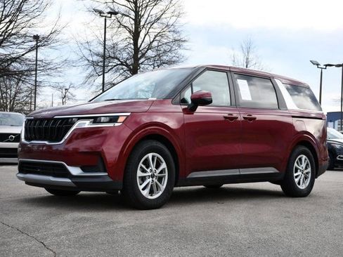 Used 2024 Kia Carnival LX image 3