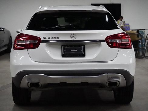 Used 2019 Mercedes-Benz GLA 250 w/ Convenience Package image 4