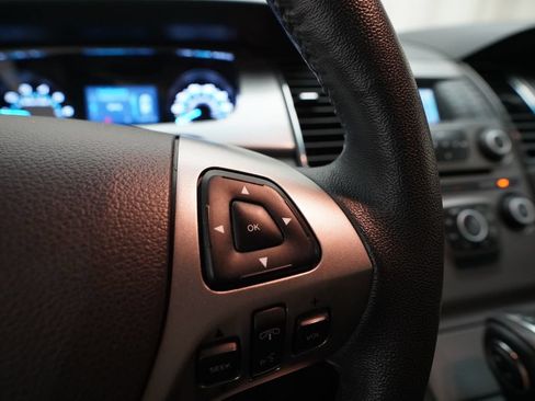 Used 2018 Ford Taurus SEL FWD image 18