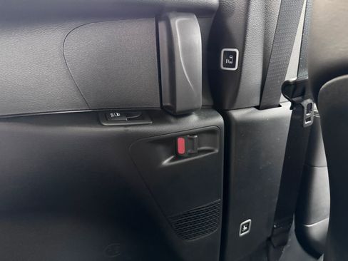 New 2025 Chrysler Pacifica Select image 32