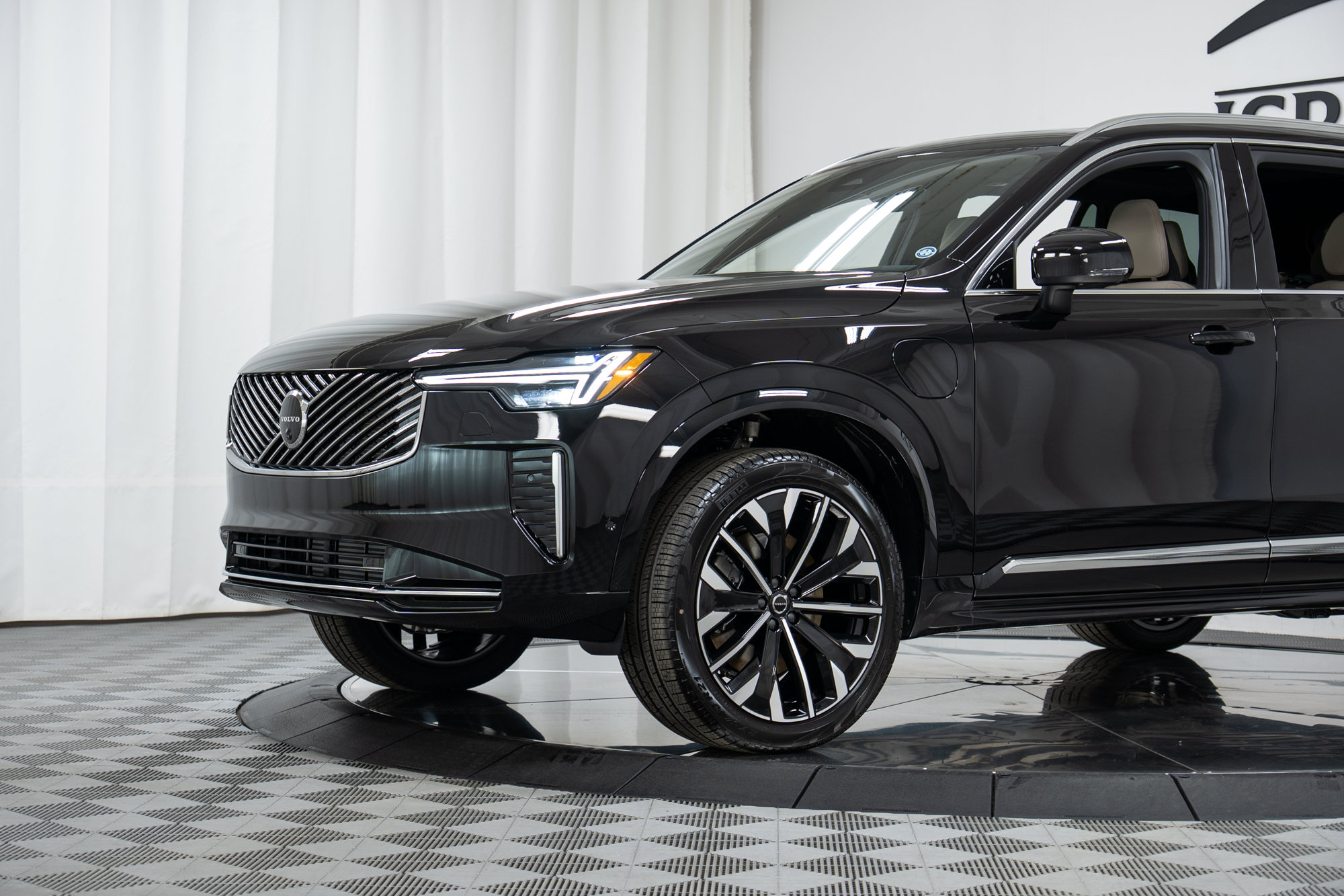 New 2026 Volvo XC90 T8 Plus w/ Protection Package Premier AWD/4WD image 26