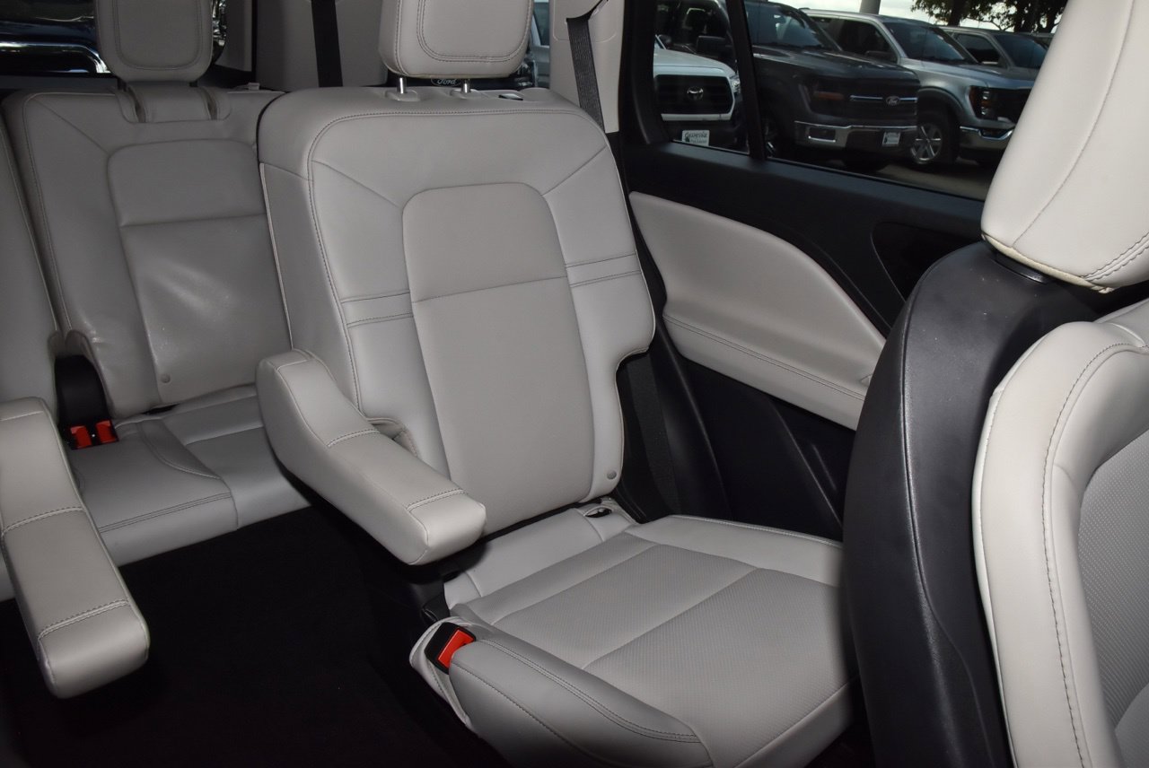 Certified 2025 Lincoln Aviator 2WD w/ Jet Appearance Package image 22