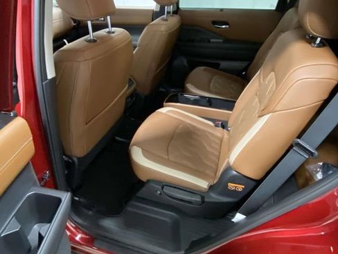 New 2026 Nissan Pathfinder Platinum image 8