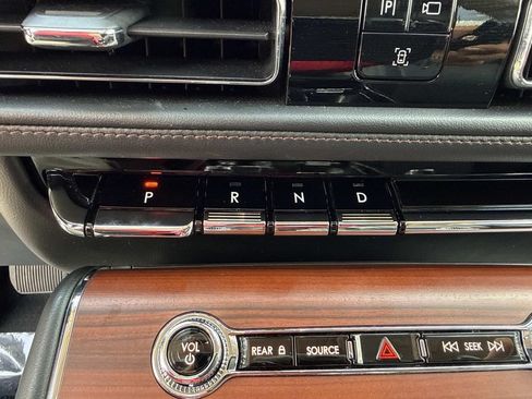 Used 2023 Lincoln Aviator Reserve w/ Equipment Group 201A RWD image 34
