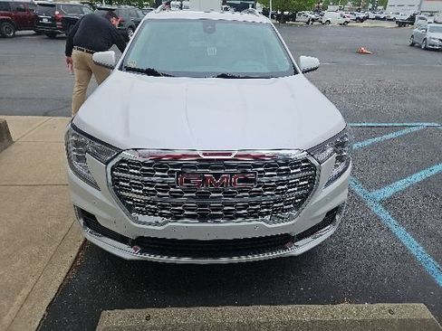 Used 2023 GMC Terrain Denali AWD/4WD image 2