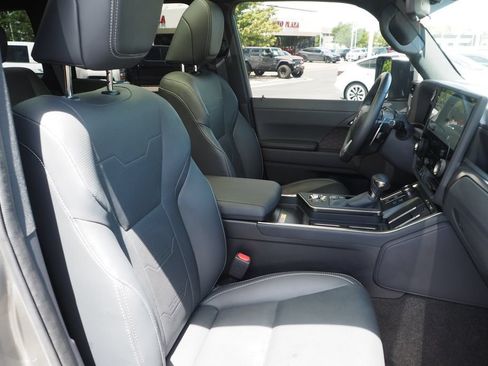 Used 2025 Lexus GX 550 w/ Accessory Package (31) AWD/4WD image 24