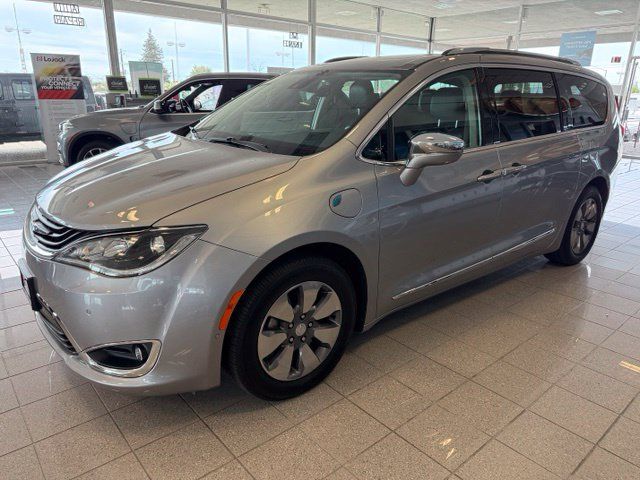 Used 2018 Chrysler Pacifica Limited w/ Advanced Safetytec Group FWD image 8