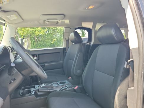 Used 2008 Toyota FJ Cruiser 2WD image 9