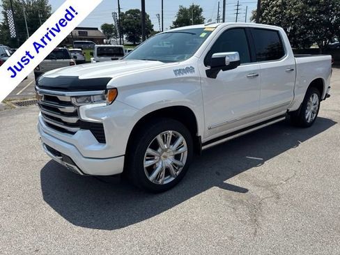 Used 2025 Chevrolet Silverado 1500 High Country w/ Technology Package AWD/4WD image 7