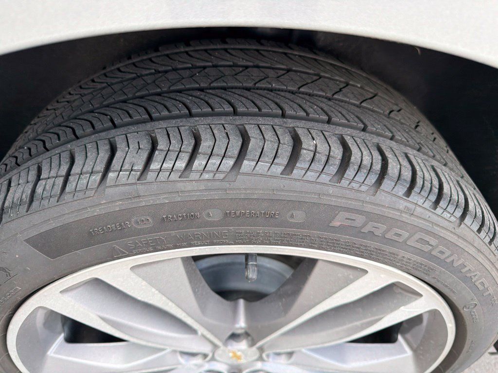 Used 2025 Chevrolet Malibu LT FWD image 9
