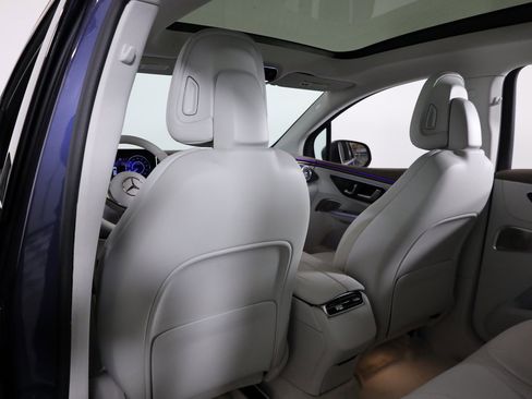 Certified 2023 Mercedes-Benz EQE 350+ 4MATIC SUV w/ Exclusive Trim Package image 33
