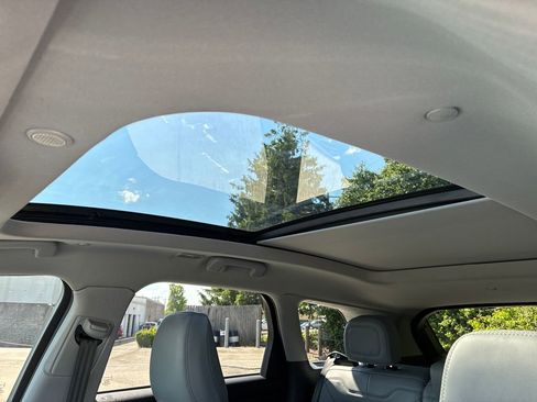 Used 2022 Lincoln Corsair FWD w/ Premium Package image 19