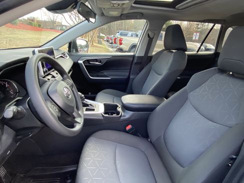 Certified 2023 Toyota RAV4 XLE w/ Convenience Package image 11