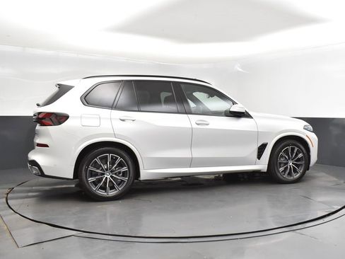 Used 2026 BMW X5 xDrive50e image 7