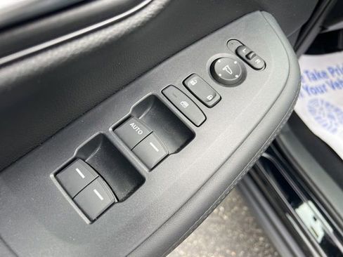 Used 2024 Honda HR-V LX image 25