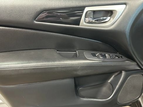 Used 2020 Nissan Pathfinder S AWD/4WD image 10