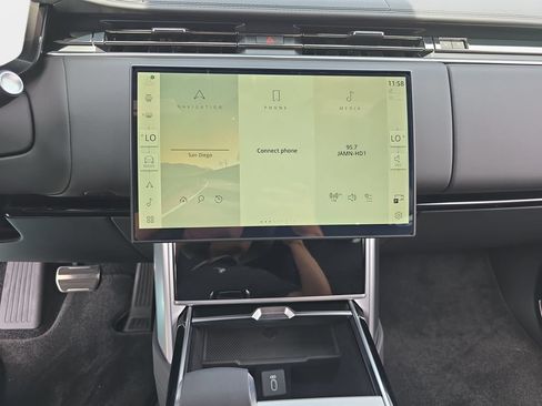 New 2026 Land Rover Range Rover Long Wheelbase SE AWD/4WD image 22