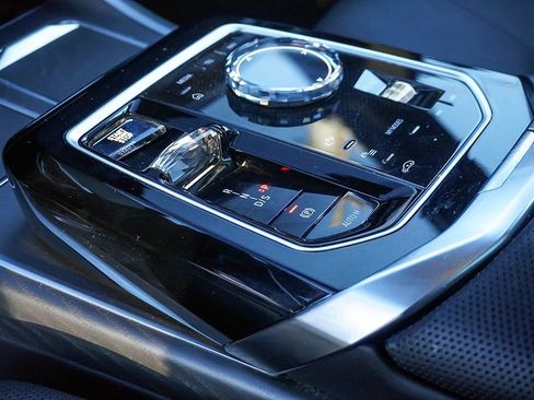 Used 2023 BMW 760i xDrive w/ Parking Assistance Package image 74