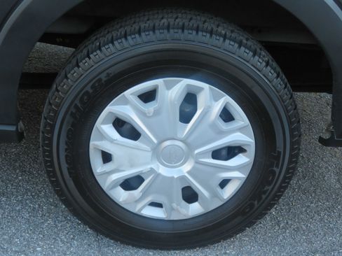 Used 2018 Ford Transit 150 XLT image 8