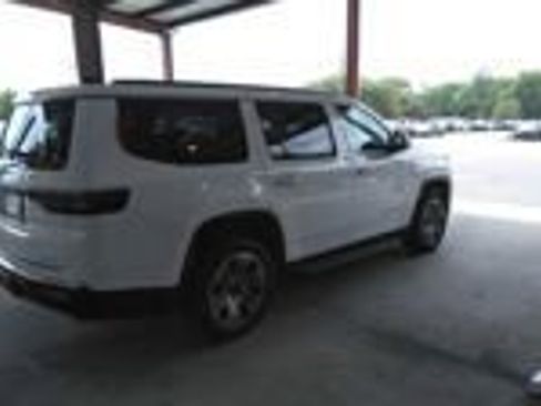 Used 2024 Jeep Wagoneer Series II w/ Flexible Seating Group image 5