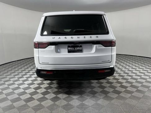 Used 2023 Jeep Wagoneer L Series III w/ Preferred Equipment Group AWD/4WD image 7
