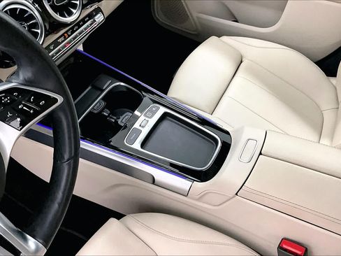 Used 2025 Mercedes-Benz GLB 250 image 16