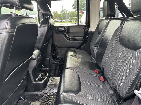 Used 2016 Jeep Wrangler Unlimited Sahara AWD/4WD image 12