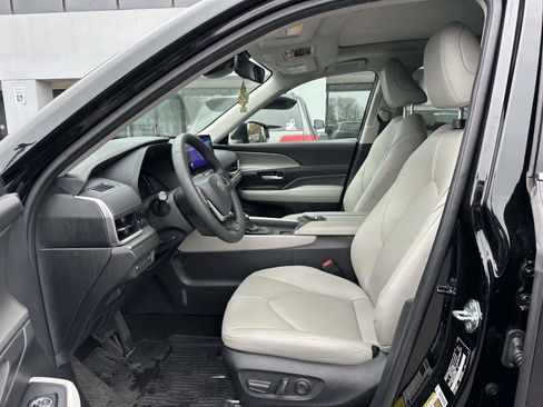 Used 2024 Toyota Grand Highlander XLE image 15