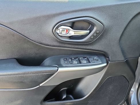 Used 2019 Jeep Cherokee High Altitude image 11