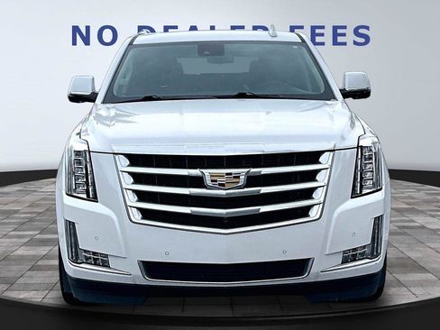 Used 2020 Cadillac Escalade Luxury RWD image 2