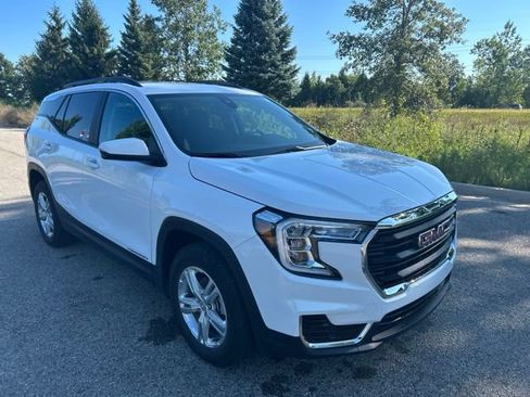 Used 2024 GMC Terrain SLE w/ Driver Convenience Package AWD/4WD image 2
