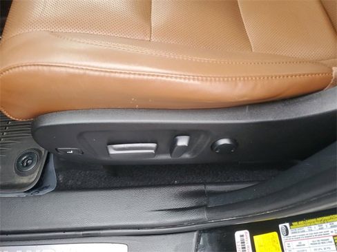 Used 2019 Toyota Highlander Limited image 19