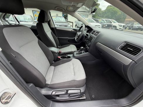 Used 2017 Volkswagen Jetta S FWD image 40