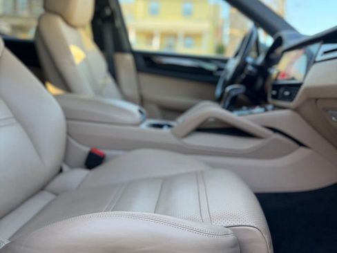 Used 2020 Porsche Cayenne image 10