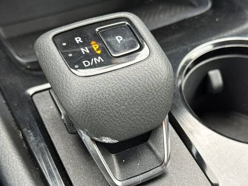 Used 2025 Nissan Rogue SV FWD image 33