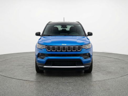 Used 2025 Jeep Compass Limited AWD/4WD image 2