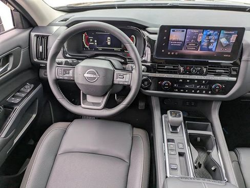New 2026 Nissan Pathfinder SL FWD image 18