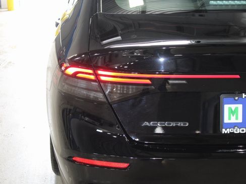 Used 2025 Honda Accord SE image 38