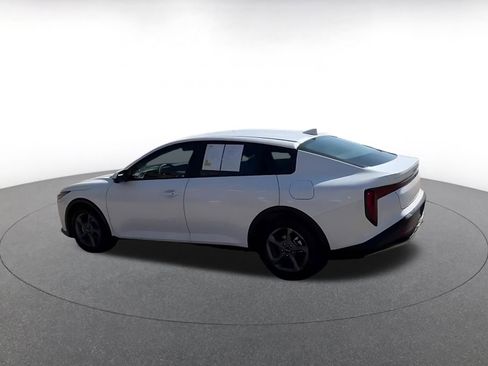 Used 2025 Kia K4 LXS image 10