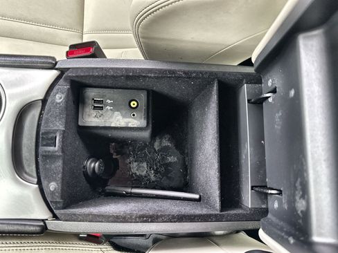 Used 2017 INFINITI Q60 w/ Cargo Package image 36