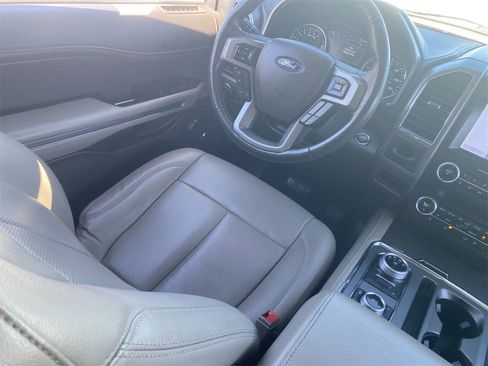 Used 2021 Ford Expedition XLT image 11