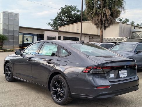 New 2025 Honda Accord SE image 3