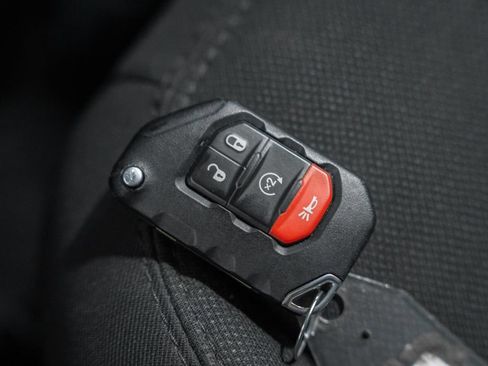 Used 2023 Jeep Gladiator Sport AWD/4WD image 40