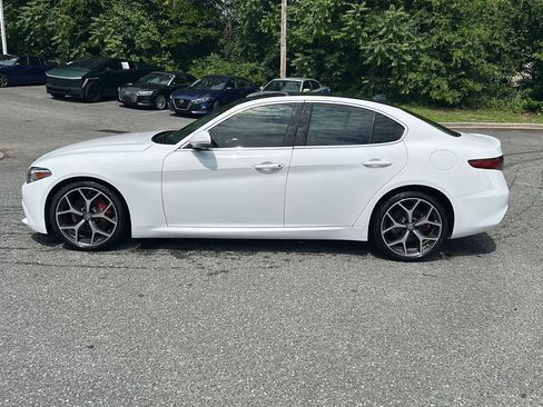 Used 2020 Alfa Romeo Giulia Ti w/ Active Blind Spot Package RWD image 2