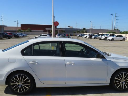 Used 2018 Volkswagen Jetta SE FWD image 5