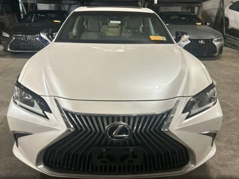 Used 2020 Lexus ES 350 w/ Premium Package FWD image 2