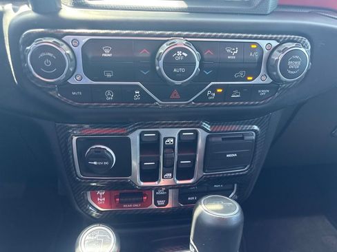 Used 2021 Jeep Gladiator Rubicon AWD/4WD image 30